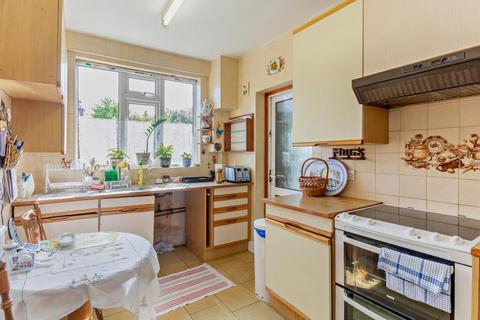 3 bedroom semi-detached house to rent, Park Drive