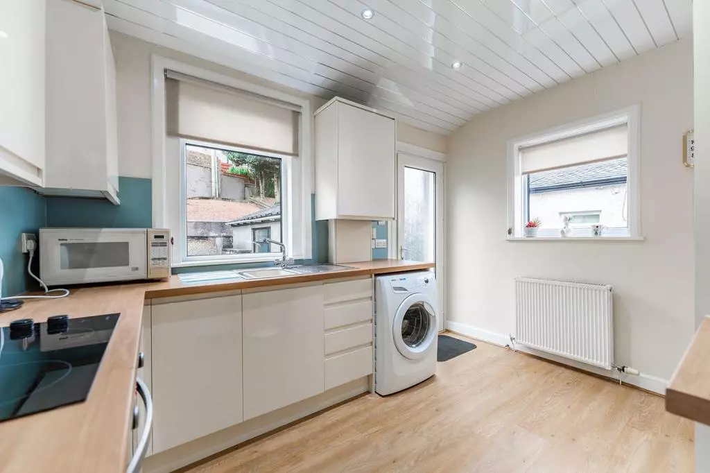 2 bedroom semi-detached bungalow for sale - Photo 11