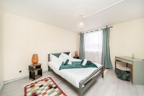 3 bedroom flat for sale, Stroudley Walk, London E3