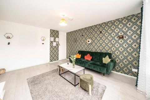 3 bedroom flat for sale, Stroudley Walk, London E3