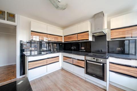 3 bedroom flat for sale, Heathcroft,  Hampstead Garden Suburb,  NW11