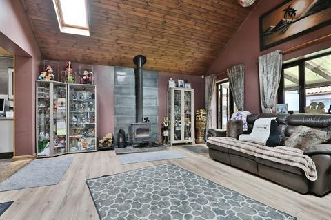 3 bedroom detached bungalow for sale, Breydon Road, Norwich