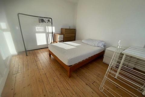 2 bedroom flat to rent, Brixton Hill Court, London SW2