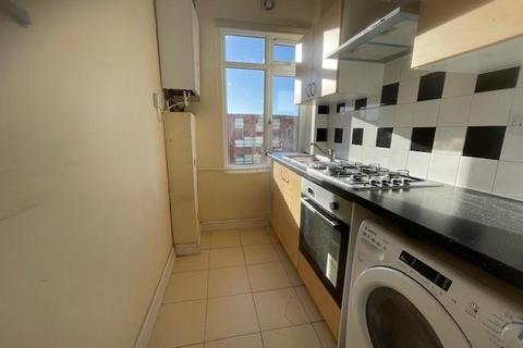 2 bedroom flat to rent, Brixton Hill Court, London SW2