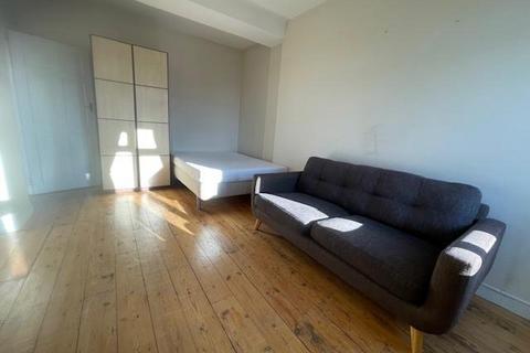 2 bedroom flat to rent, Brixton Hill Court, London SW2