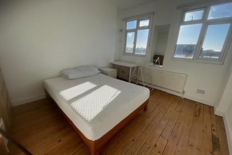 2 bedroom flat to rent, Brixton Hill Court, London SW2