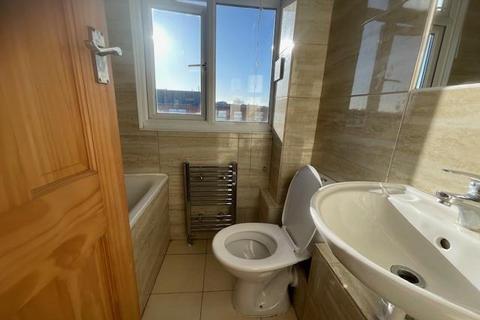 2 bedroom flat to rent, Brixton Hill Court, London SW2