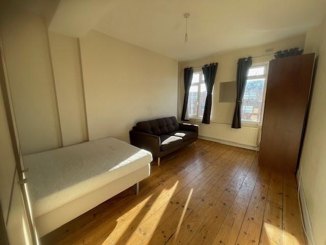 Living Room 2.jpg