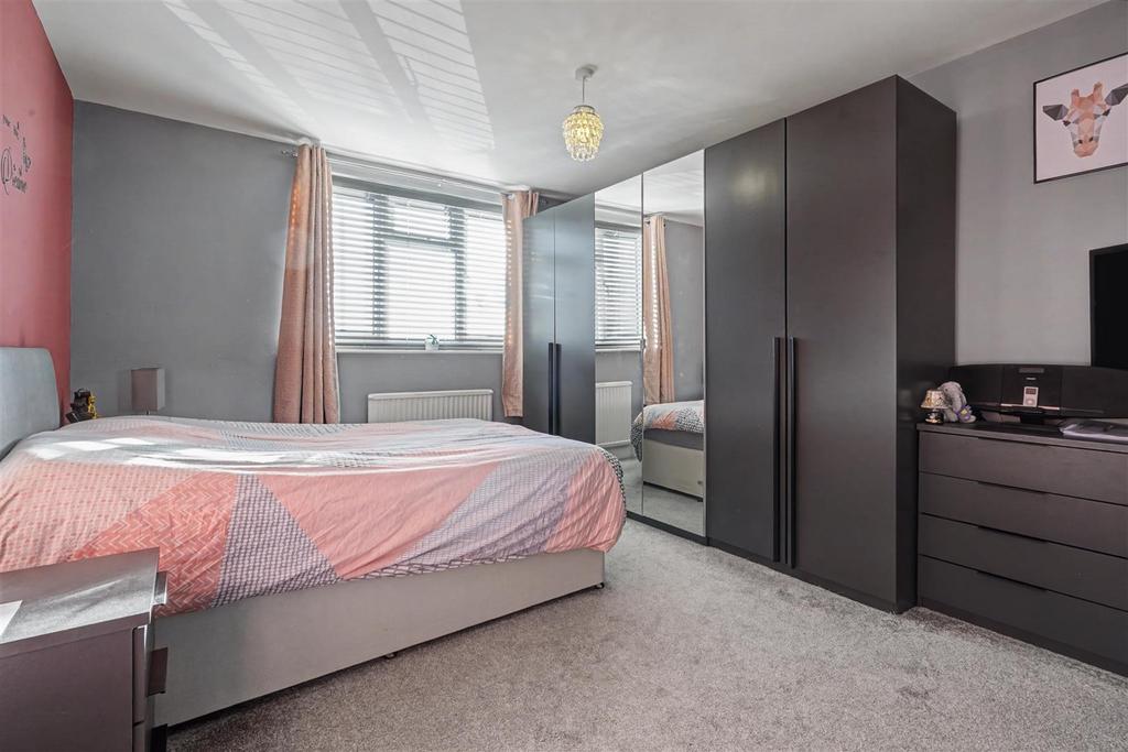 Bedroom 1 1.jpeg