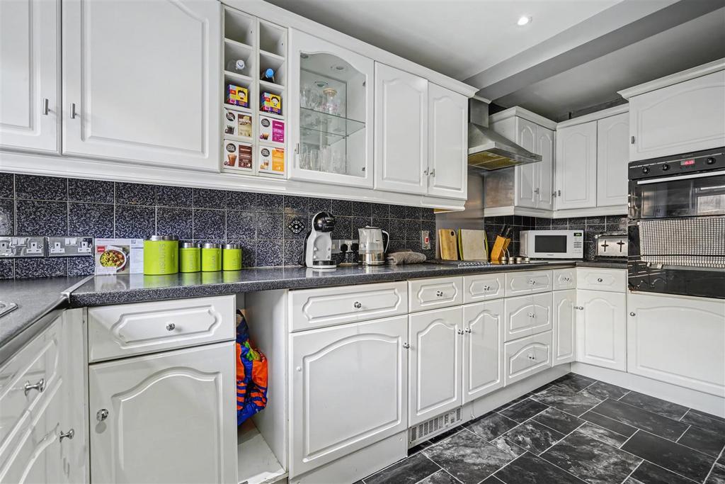 Kitchen 1 2.jpeg