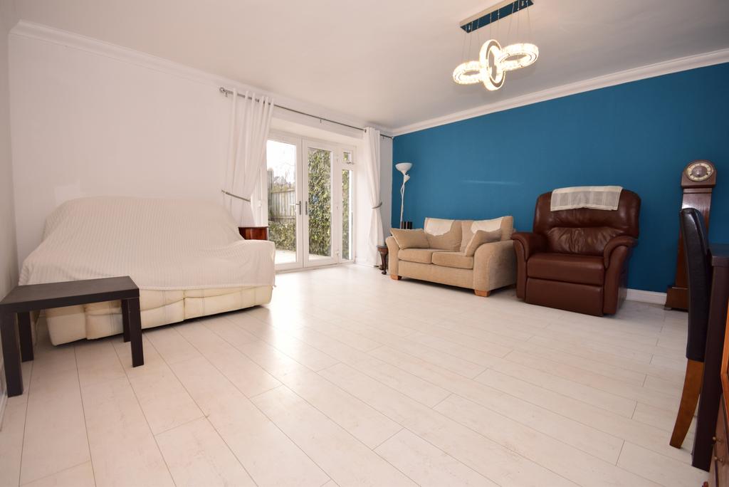 Lounge/Dining