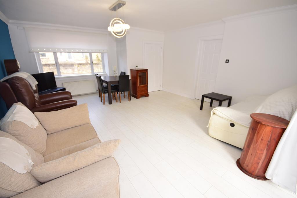 Lounge/Dining