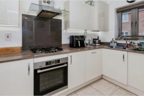 2 bedroom semi-detached house to rent, Boundary Drive, Wexham, Slough, SL2
