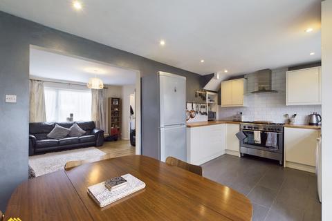 3 bedroom semi-detached house to rent, Whimbrel Way, Banbury OX16