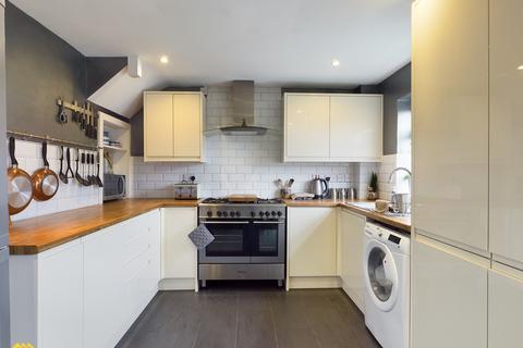 3 bedroom semi-detached house to rent, Whimbrel Way, Banbury OX16