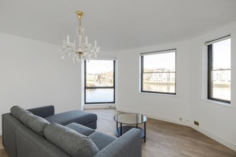 3 bedroom apartment to rent, Nine Elms Lane London SW8