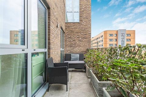 2 bedroom flat for sale, York Road, Battersea, London, SW11