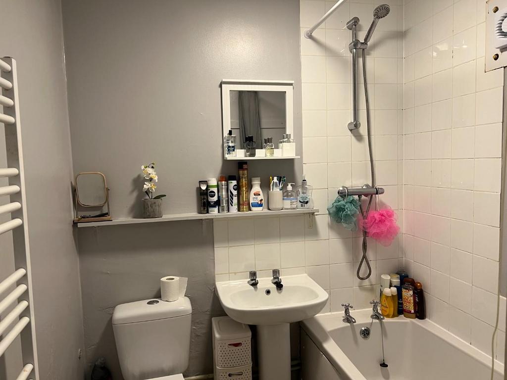 Drovers Croft Bathroom.JPG