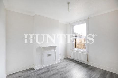 3 bedroom flat for sale, St. John's Road, London, N15