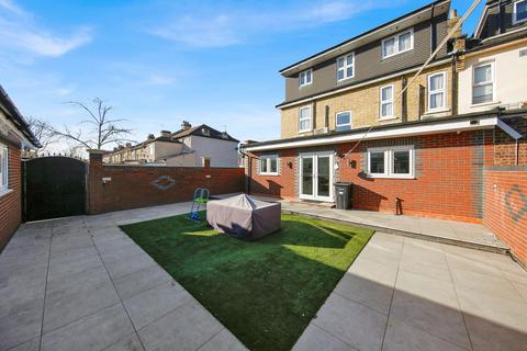 5 bedroom semi-detached house to rent, Albert Road, Ilford, IG1