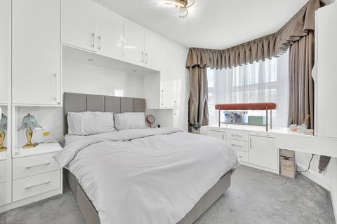 5 bedroom semi-detached house to rent, Albert Road, Ilford, IG1