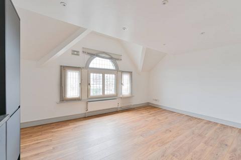 3 bedroom flat to rent, Drewstead Road, Streatham Hill, London, SW16