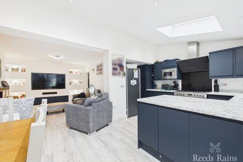 4 bedroom semi-detached house for sale, Trinity Grove, East Yorkshire YO15