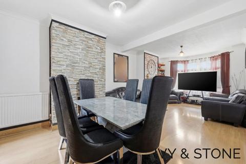 3 bedroom semi-detached house for sale, Mildmay Road, Romford, RM7