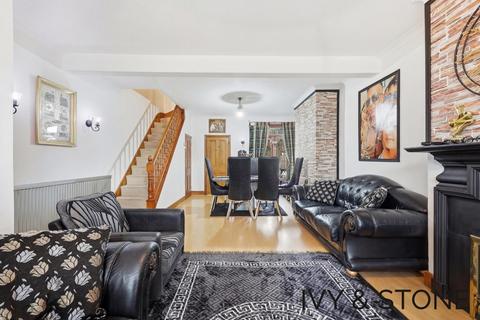 3 bedroom semi-detached house for sale, Mildmay Road, Romford, RM7
