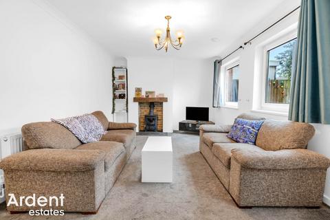 3 bedroom terraced house for sale, Chaucer Close, Maldon