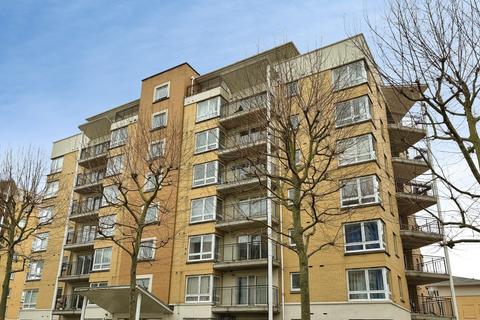 2 bedroom apartment to rent, Newport Avenue, London E14
