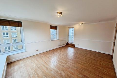 2 bedroom apartment to rent, Newport Avenue, London E14