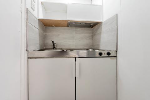 Studio to rent, Aldersgate Street, EC1A