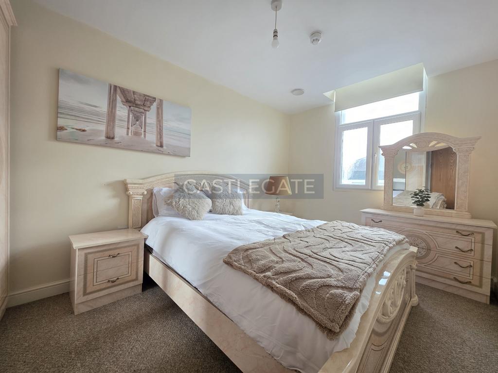 Westgate Apartments, Room 6, Temple Close, Hudders