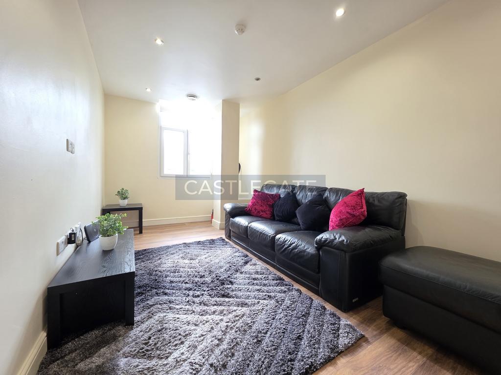 Westgate Apartments, Room 6, Temple Close, Hudders