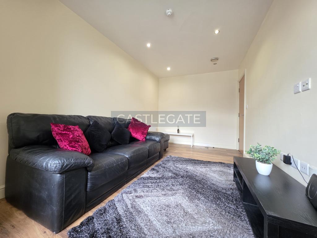 Westgate Apartments, Room 6, Temple Close, Hudders