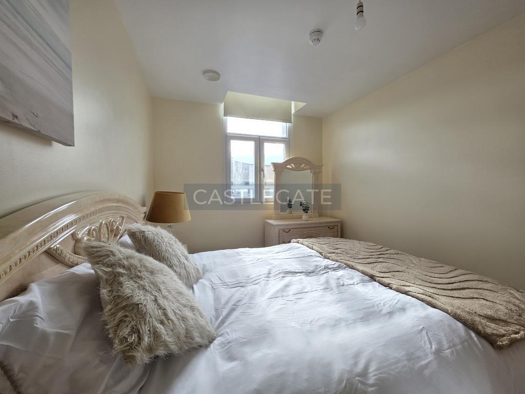 Westgate Apartments, Room 6, Temple Close, Hudders