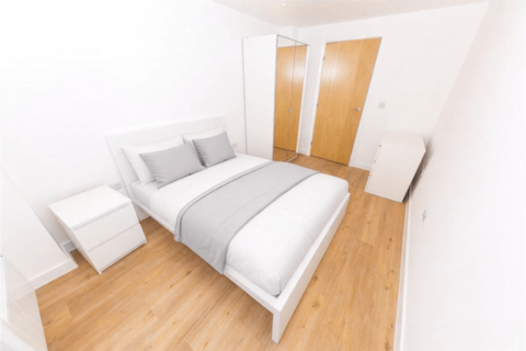 2 bedroom flat to rent, Cadogan Road, London, SE18