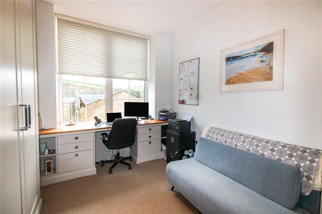 Bedroom 2/Study