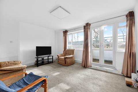 3 bedroom flat for sale, Esher Gardens, London