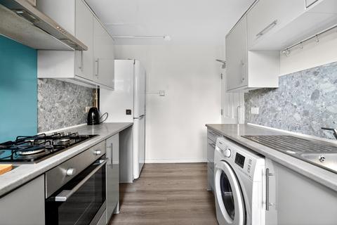 3 bedroom flat for sale, Esher Gardens, London