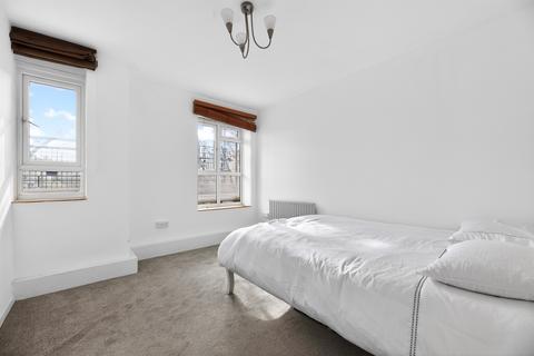 3 bedroom flat for sale, Esher Gardens, London