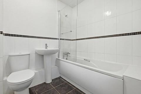 2 bedroom flat for sale, Lansdowne Road, Tilbury, RM18