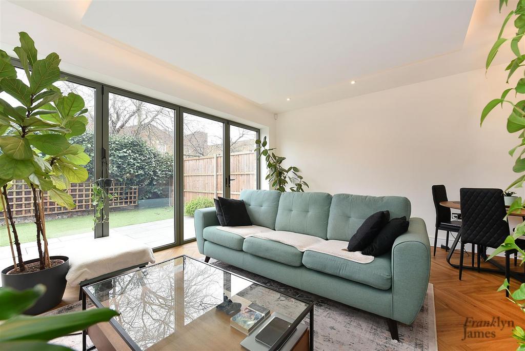 1 Krupa Mews (10).JPG