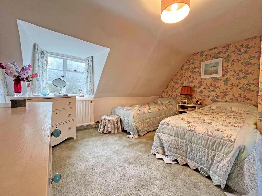 Bedroom 1.jpg