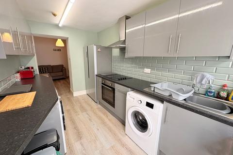 4 bedroom terraced house to rent, Oxford Street, Swansea, SA1