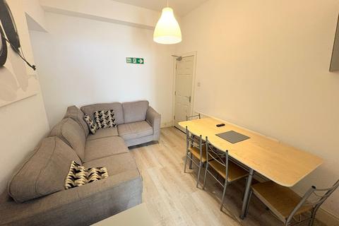 4 bedroom terraced house to rent, Oxford Street, Swansea, SA1