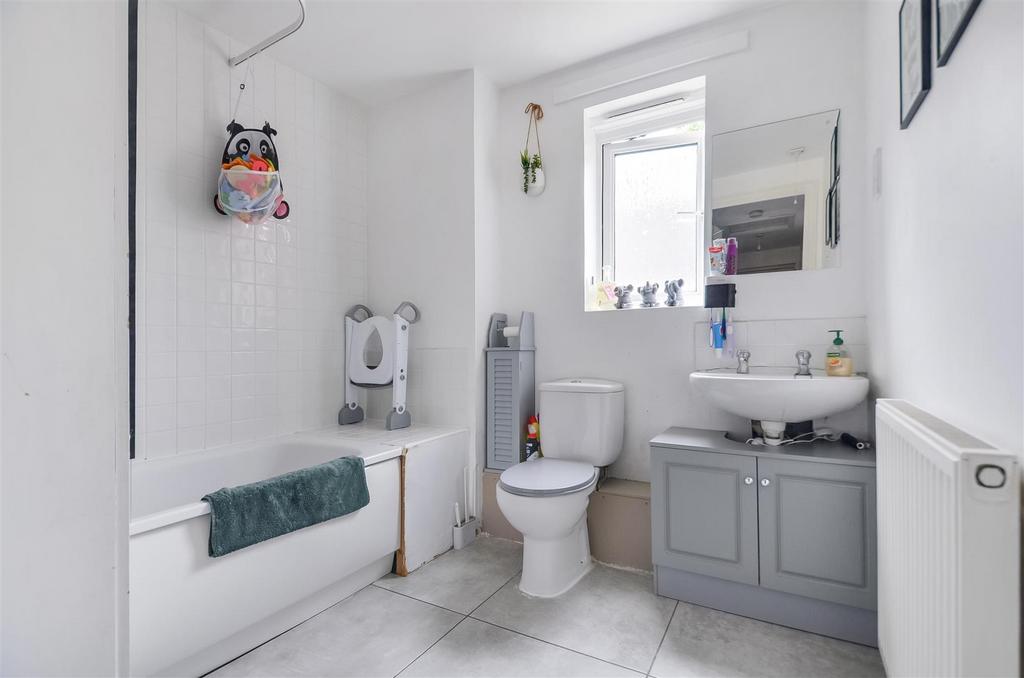 Bathroom (1).jpg