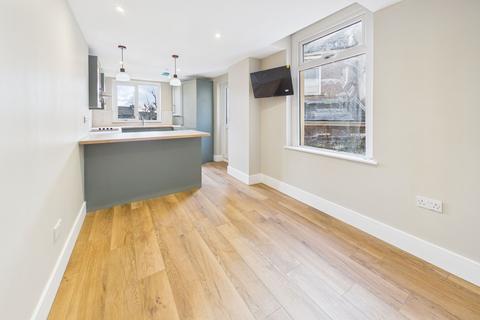 1 bedroom property to rent, Kinley Street, St. Thomas, SA1