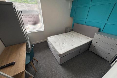3 bedroom flat to rent, St. Helens Crescent, Swansea, SA1